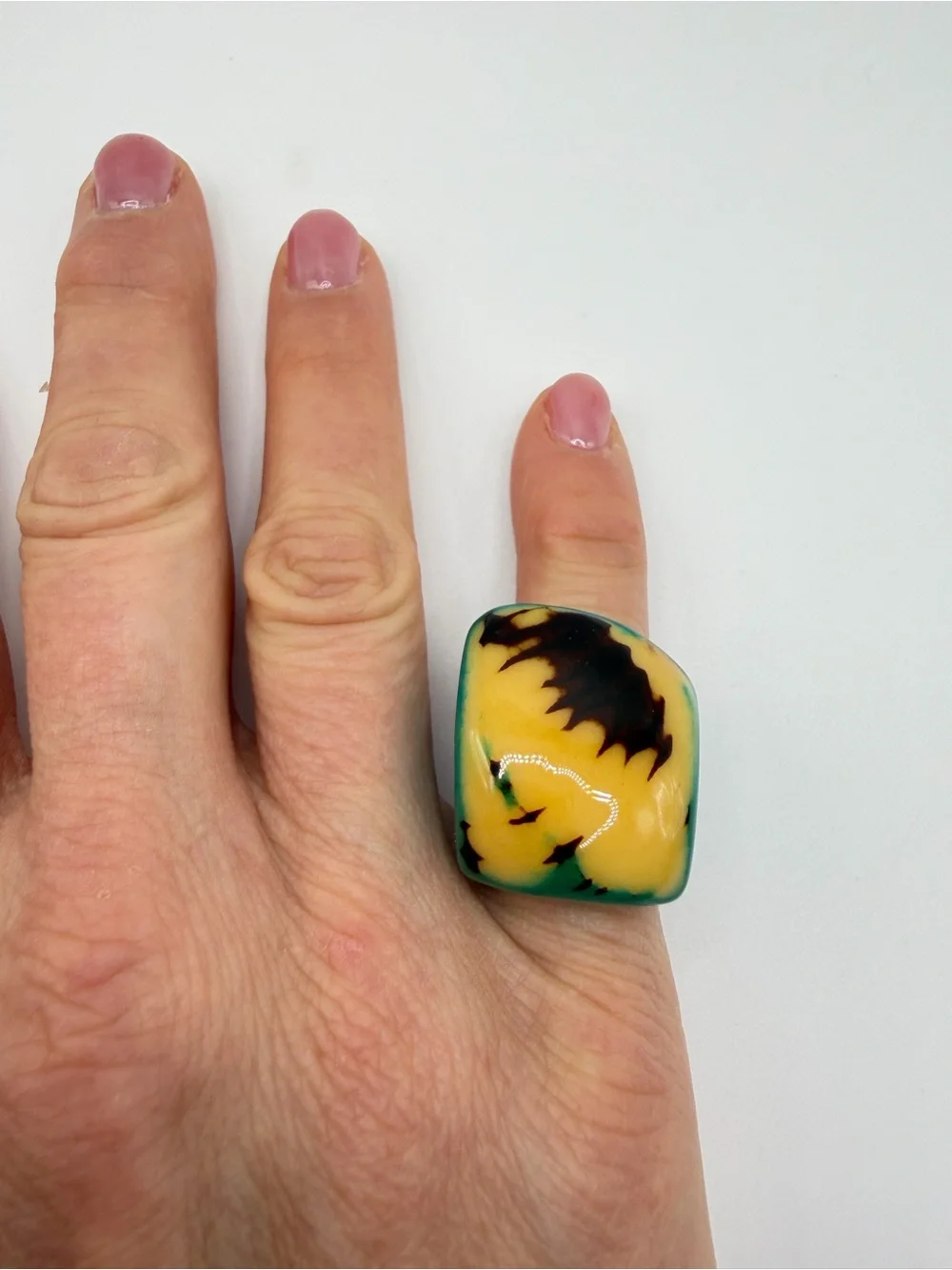 Vtg Chunky Ring Abstract Resin 6.5 Teal Yellow Black Flame Feather Marbled 1970s
